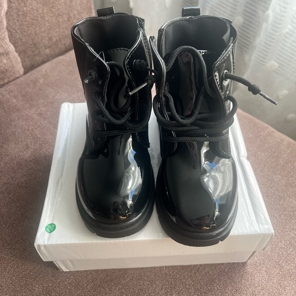 Kids Shiny boots brand new size 29 or US 12 - Picture 2 of 4